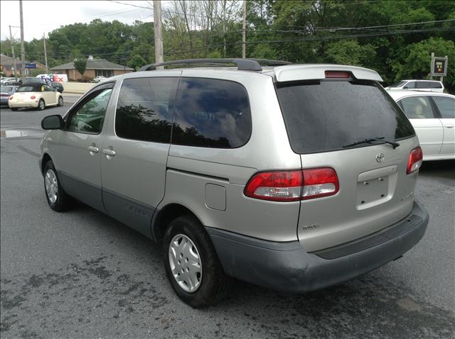 2001 Toyota Sienna X