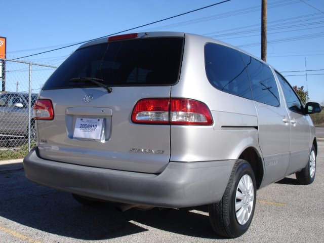 2001 Toyota Sienna SEL Sport Utility 4D