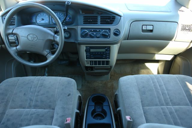 2001 Toyota Sienna X