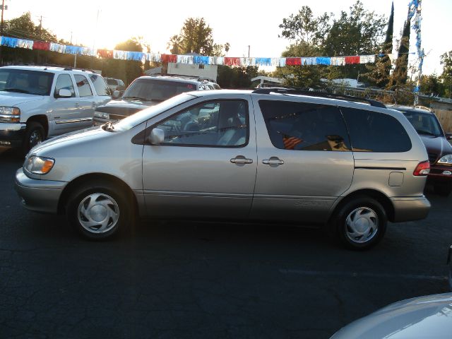 2001 Toyota Sienna SEL Sport Utility 4D