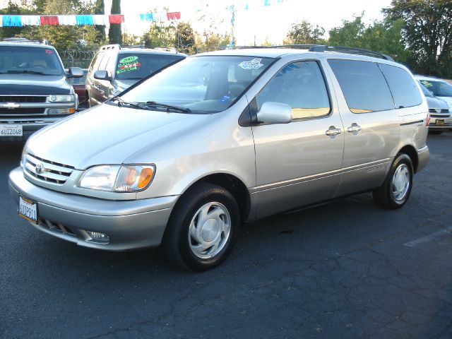 2001 Toyota Sienna SEL Sport Utility 4D