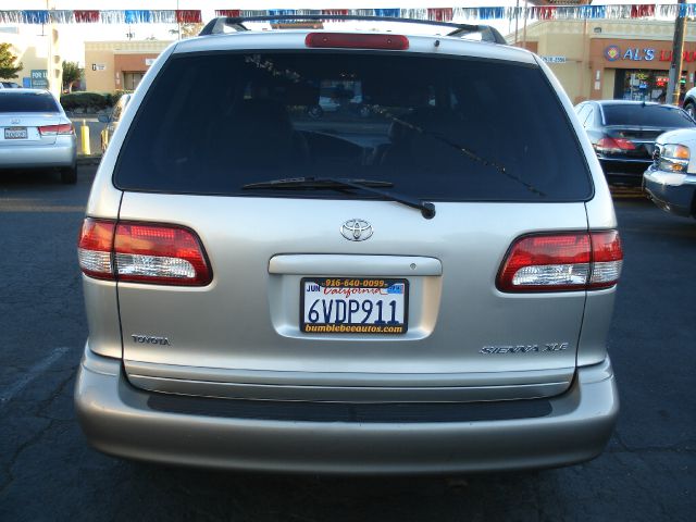 2001 Toyota Sienna SEL Sport Utility 4D
