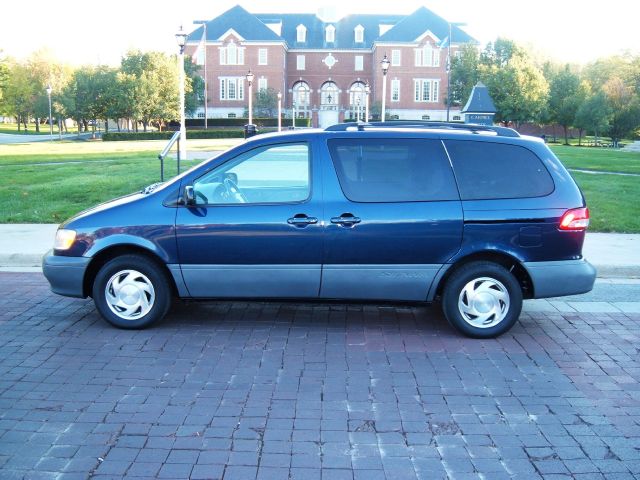 2001 Toyota Sienna X