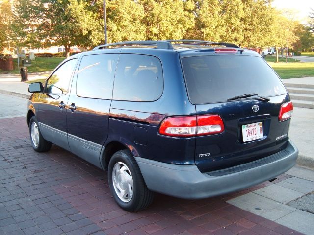 2001 Toyota Sienna X