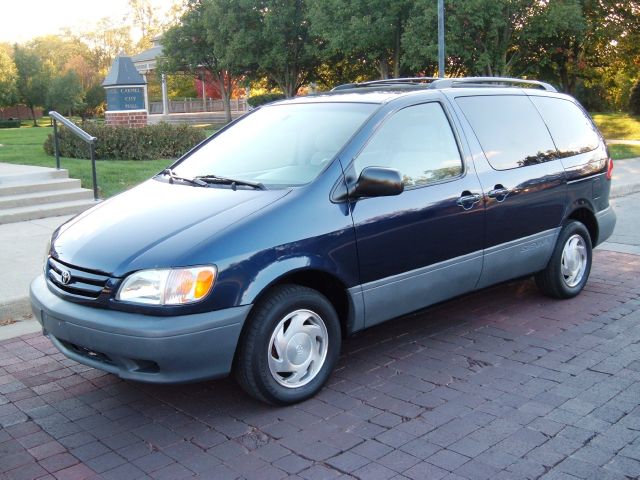 2001 Toyota Sienna X