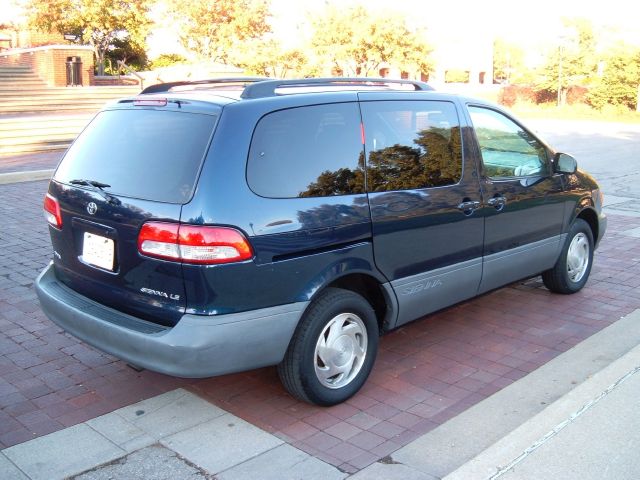 2001 Toyota Sienna X