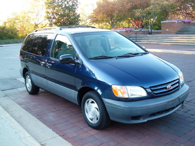 2001 Toyota Sienna X
