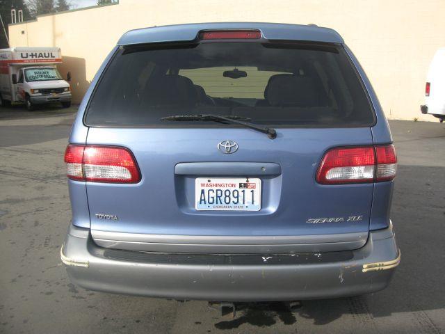 2001 Toyota Sienna SEL Sport Utility 4D