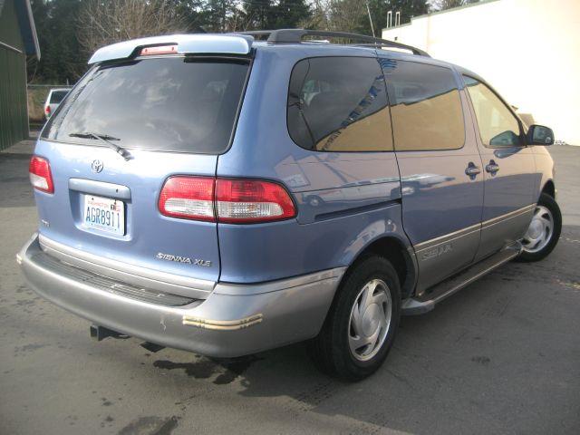 2001 Toyota Sienna SEL Sport Utility 4D