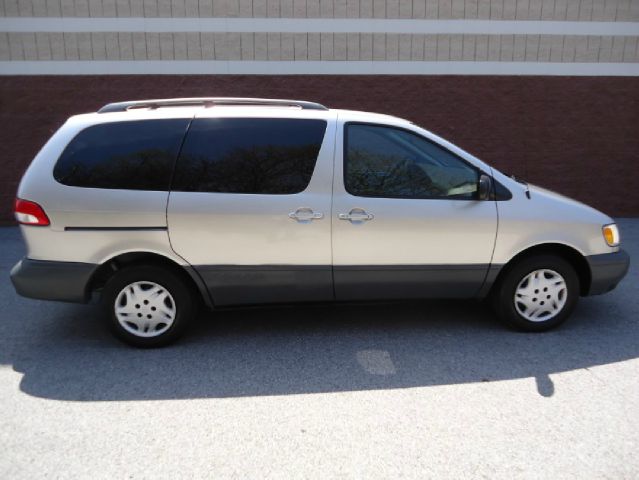2001 Toyota Sienna X