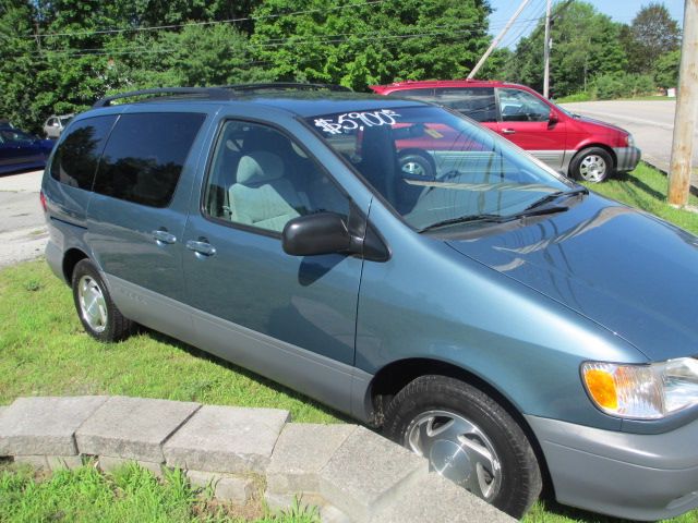 2001 Toyota Sienna SEL Sport Utility 4D