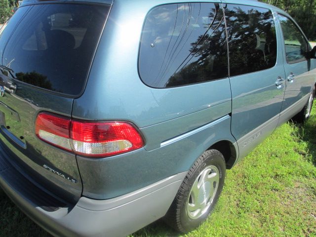 2001 Toyota Sienna SEL Sport Utility 4D