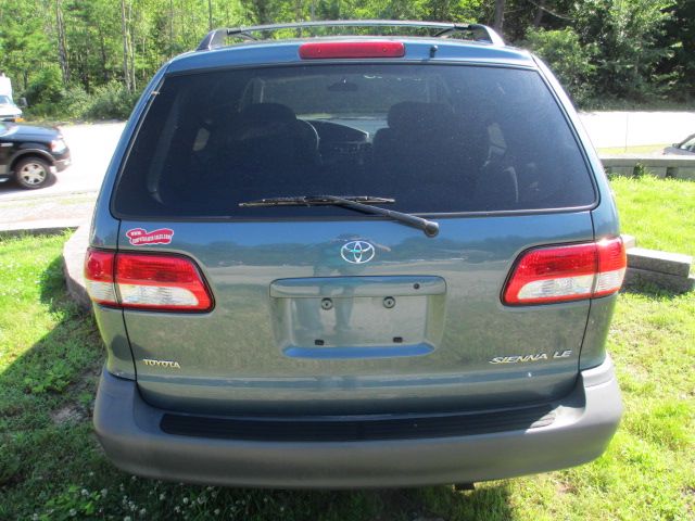2001 Toyota Sienna SEL Sport Utility 4D