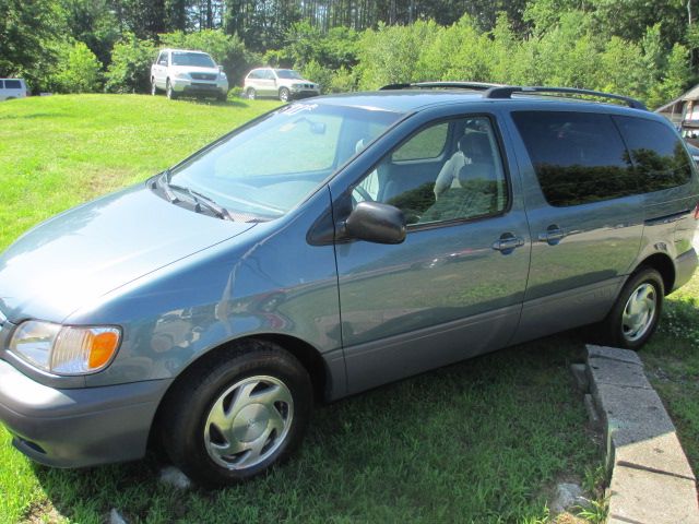 2001 Toyota Sienna SEL Sport Utility 4D