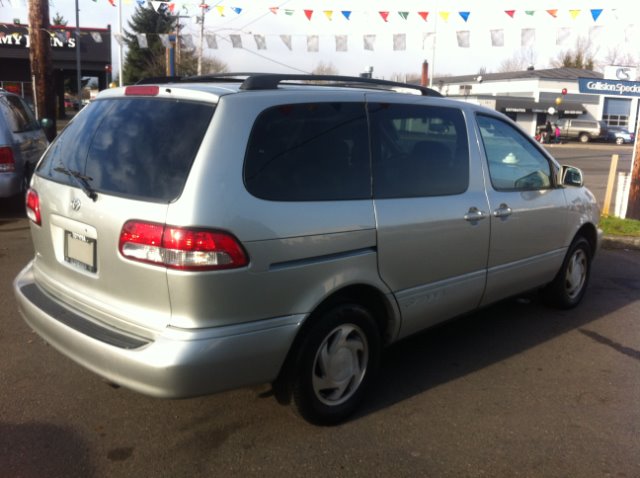 2002 Toyota Sienna X