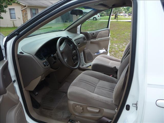 2002 Toyota Sienna SEL Sport Utility 4D