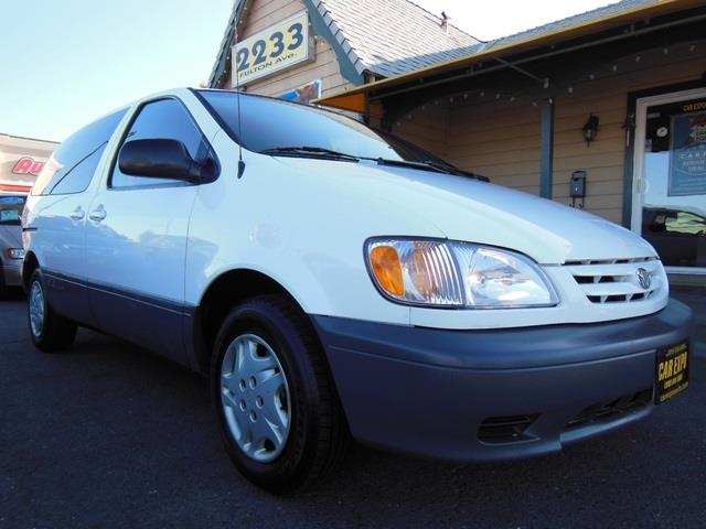 2002 Toyota Sienna SEL Sport Utility 4D