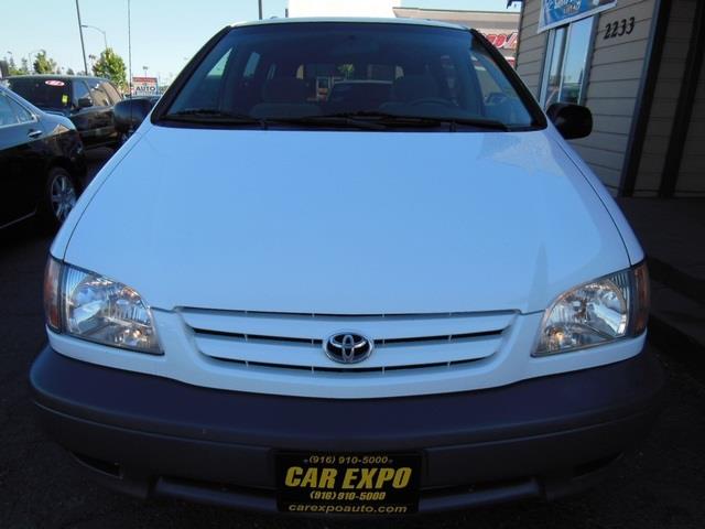 2002 Toyota Sienna SEL Sport Utility 4D