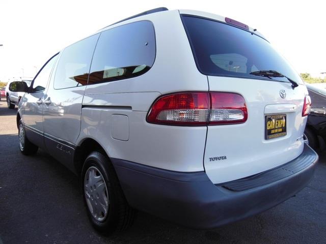 2002 Toyota Sienna SEL Sport Utility 4D