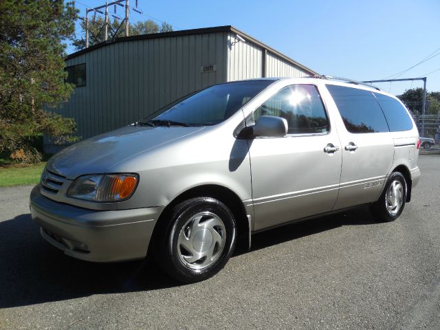 2002 Toyota Sienna SEL Sport Utility 4D
