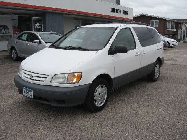 2002 Toyota Sienna X