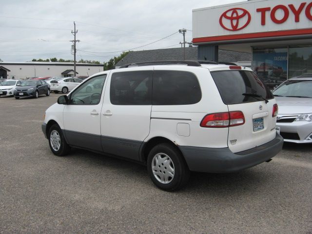 2002 Toyota Sienna X