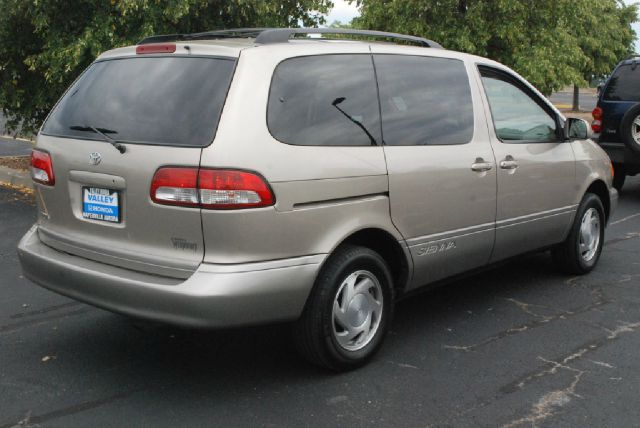 2002 Toyota Sienna X