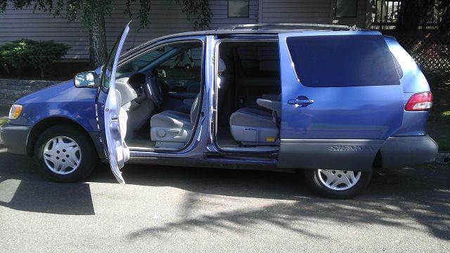 2002 Toyota Sienna X