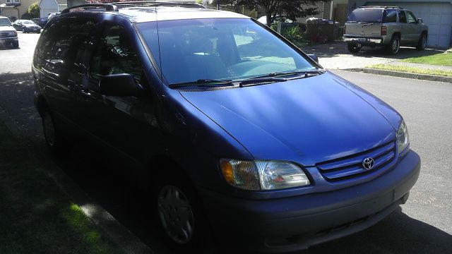2002 Toyota Sienna X