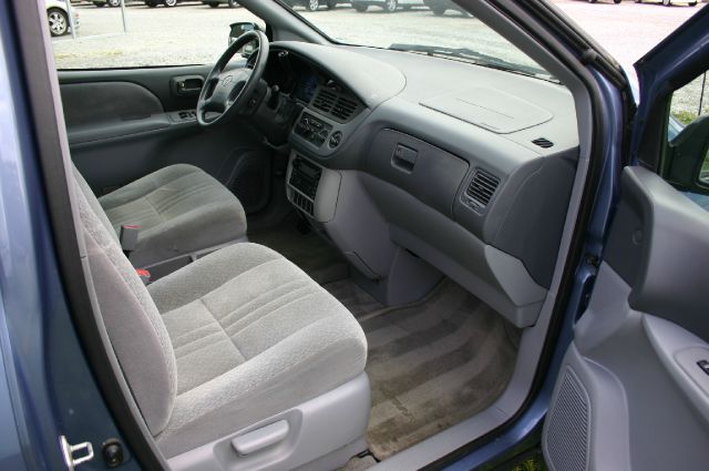 2002 Toyota Sienna SEL Sport Utility 4D