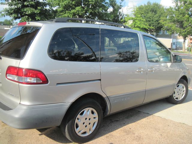 2002 Toyota Sienna X