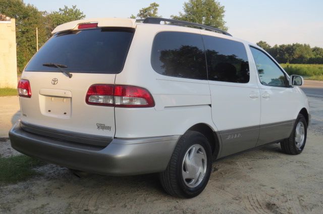 2002 Toyota Sienna X