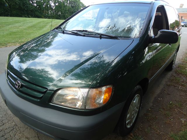 2002 Toyota Sienna X
