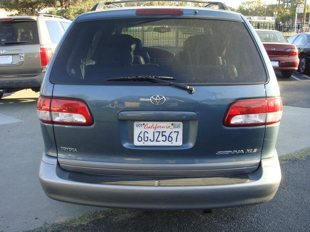 2002 Toyota Sienna SEL Sport Utility 4D