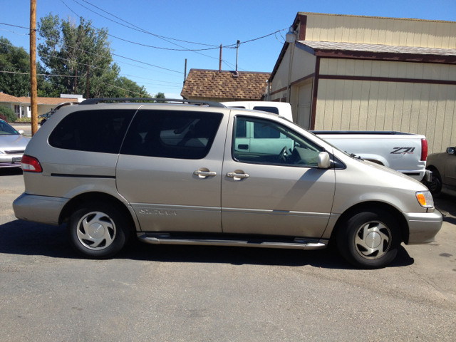 2002 Toyota Sienna SEL Sport Utility 4D