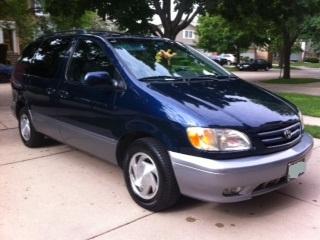 2002 Toyota Sienna SEL Sport Utility 4D