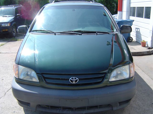 2002 Toyota Sienna SEL Sport Utility 4D