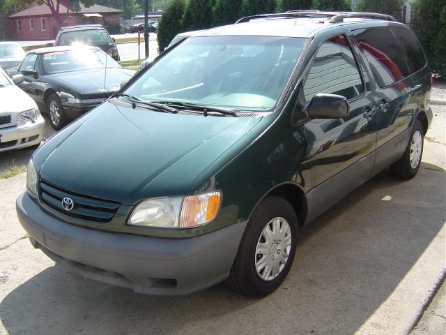2002 Toyota Sienna SEL Sport Utility 4D