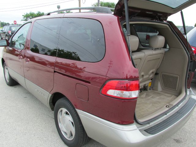 2002 Toyota Sienna SEL Sport Utility 4D