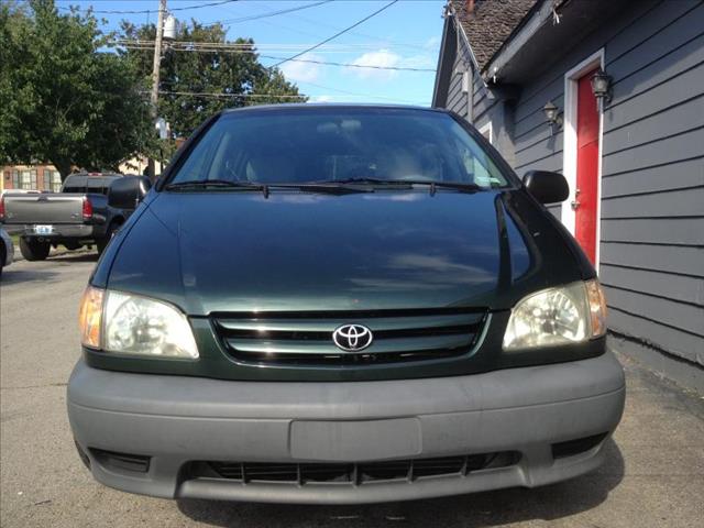 2002 Toyota Sienna 4.4i AWD