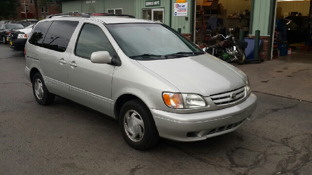 2003 Toyota Sienna X