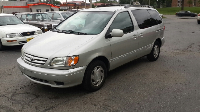 2003 Toyota Sienna X