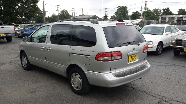 2003 Toyota Sienna X