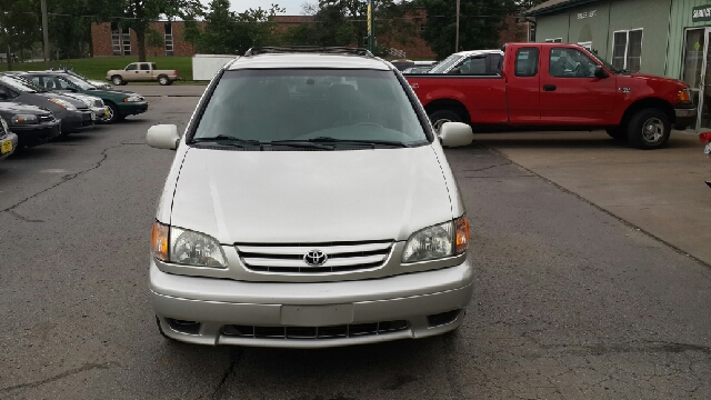 2003 Toyota Sienna X