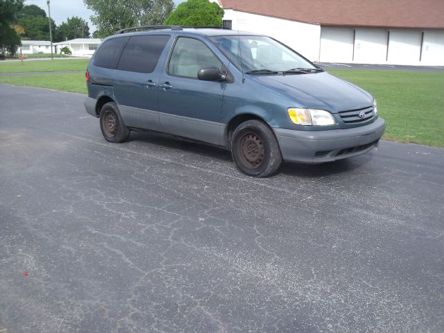 2003 Toyota Sienna SEL Sport Utility 4D