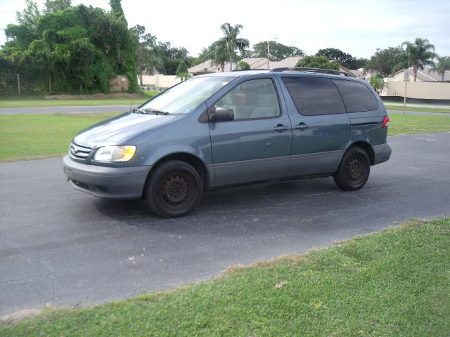 2003 Toyota Sienna SEL Sport Utility 4D