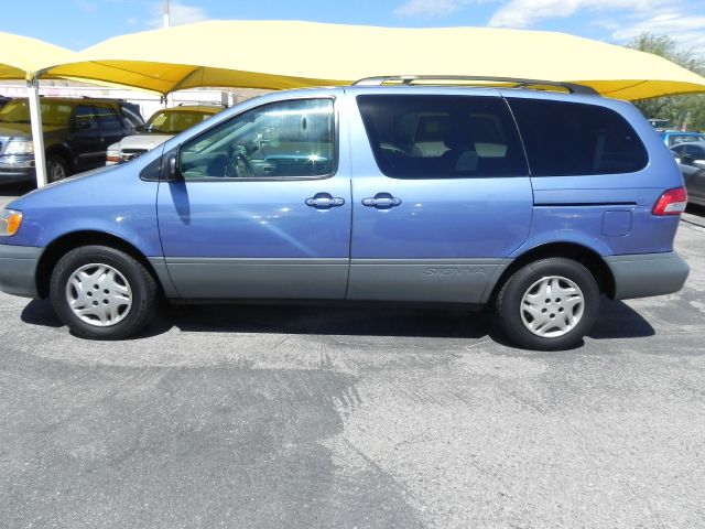 2003 Toyota Sienna X