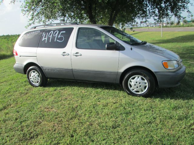 2003 Toyota Sienna SEL Sport Utility 4D