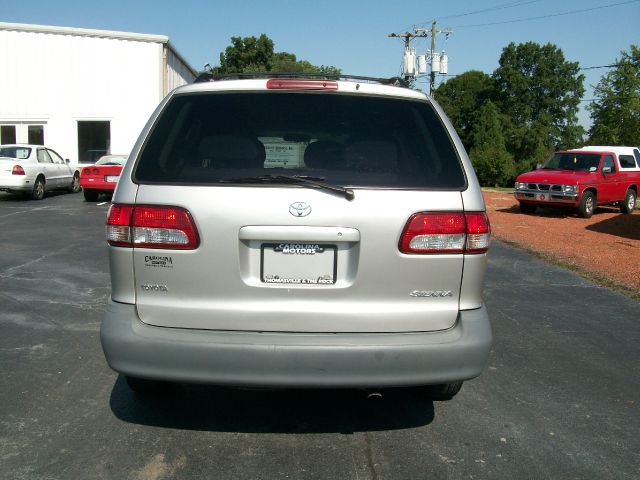 2003 Toyota Sienna SEL Sport Utility 4D