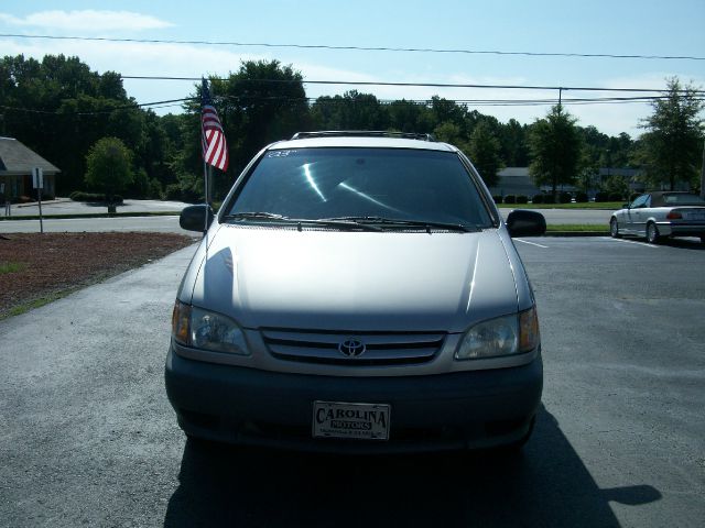 2003 Toyota Sienna SEL Sport Utility 4D